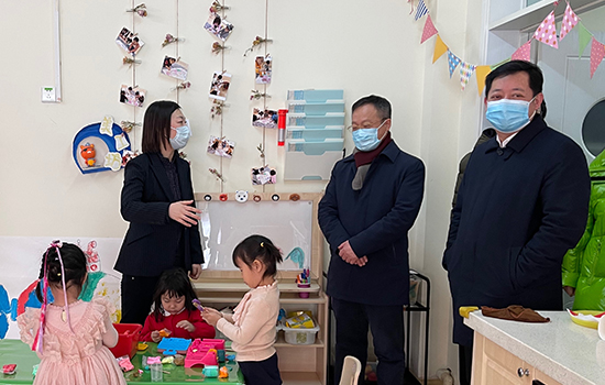 “疫”散花来，，，，，，，，任重致远！——幼教板块复学第一天集团领导莅临指导